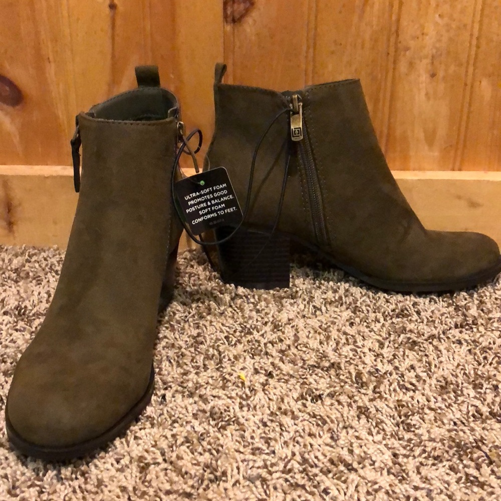 Olive booties